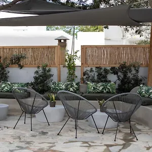 Mytheo Apartahotel